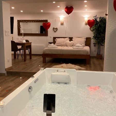 Love Room Unique - Sauna / Jacuzzi Charleville-Mézières Eksteriør billede
