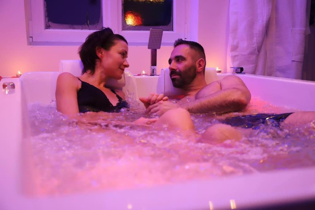 Love Room Unique - Sauna / Jacuzzi Charleville-Mézières Eksteriør billede